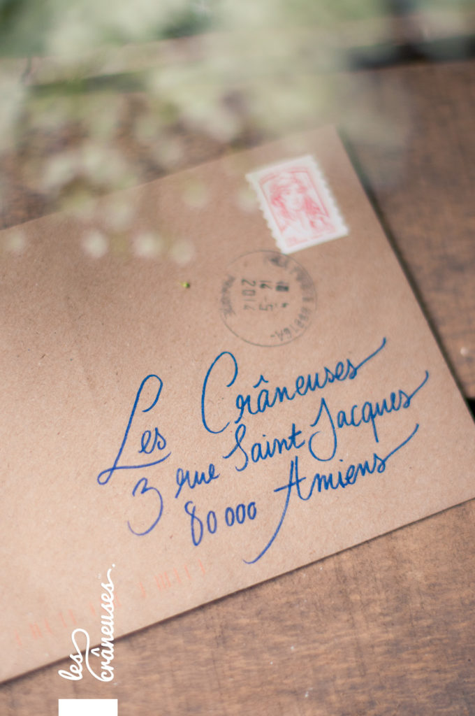 Faire-part mariage, calligraphie, kraft, enveloppe, adresses, papeterie personnalisée - Les crâneuses