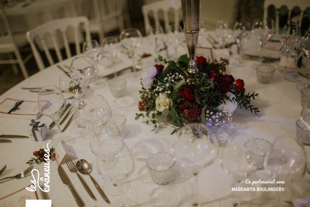 Chateau Couturelle - mariage - décoration table - Hiver - Les crâneuses - Fleurs rouges