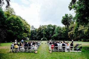 Cérémonie laïque - Château Couturelle - Décoration mariage cérémonie végétale - Arche végétale - Arche arrondie - Cérémonie en plein air- Les crâneuses - Arras - Lille - Amiens