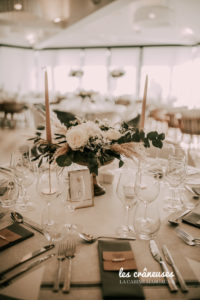 Bougies roses table mariage, décoration mariage dorée et poudrée