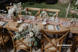 décoration chaise en bois mariage